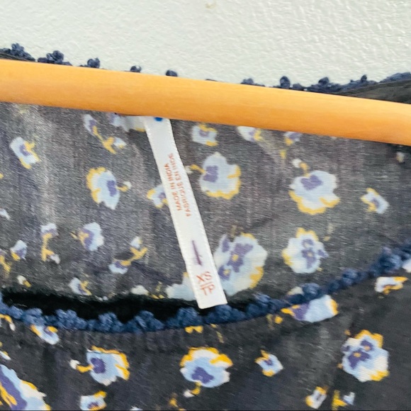 Free People size XS boho bell sleeves cropped top - Picture 3 of 5